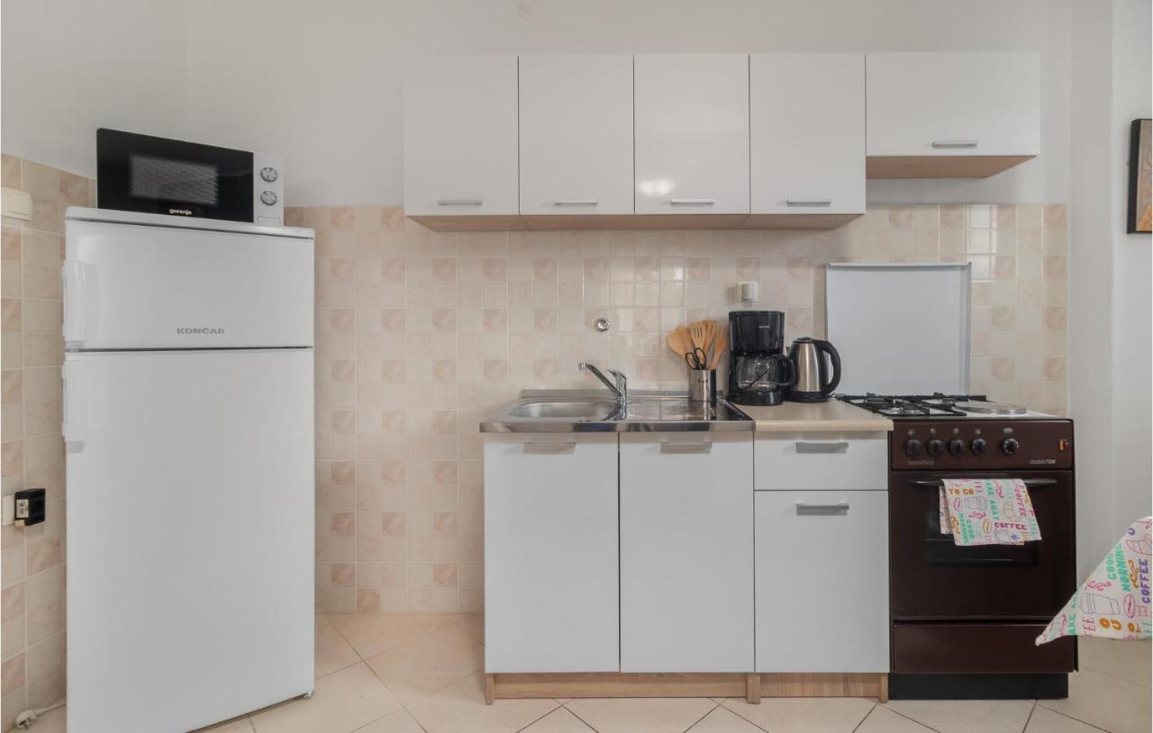 2 Bedroom Stunning Apartment In Novi Vinodolski Exterior foto